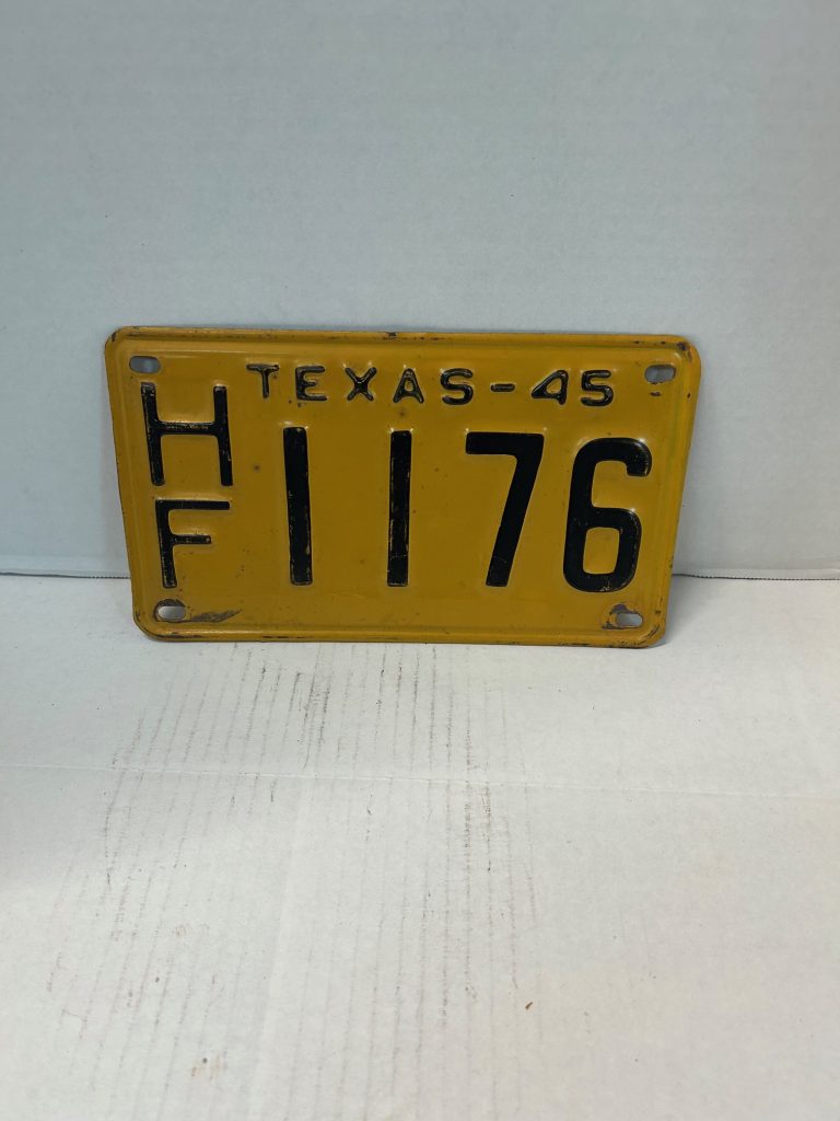 1945-Texas-License-Plate-black-yellow