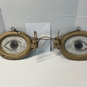 Antique–optometrist- eyeglasses–sign-advertising