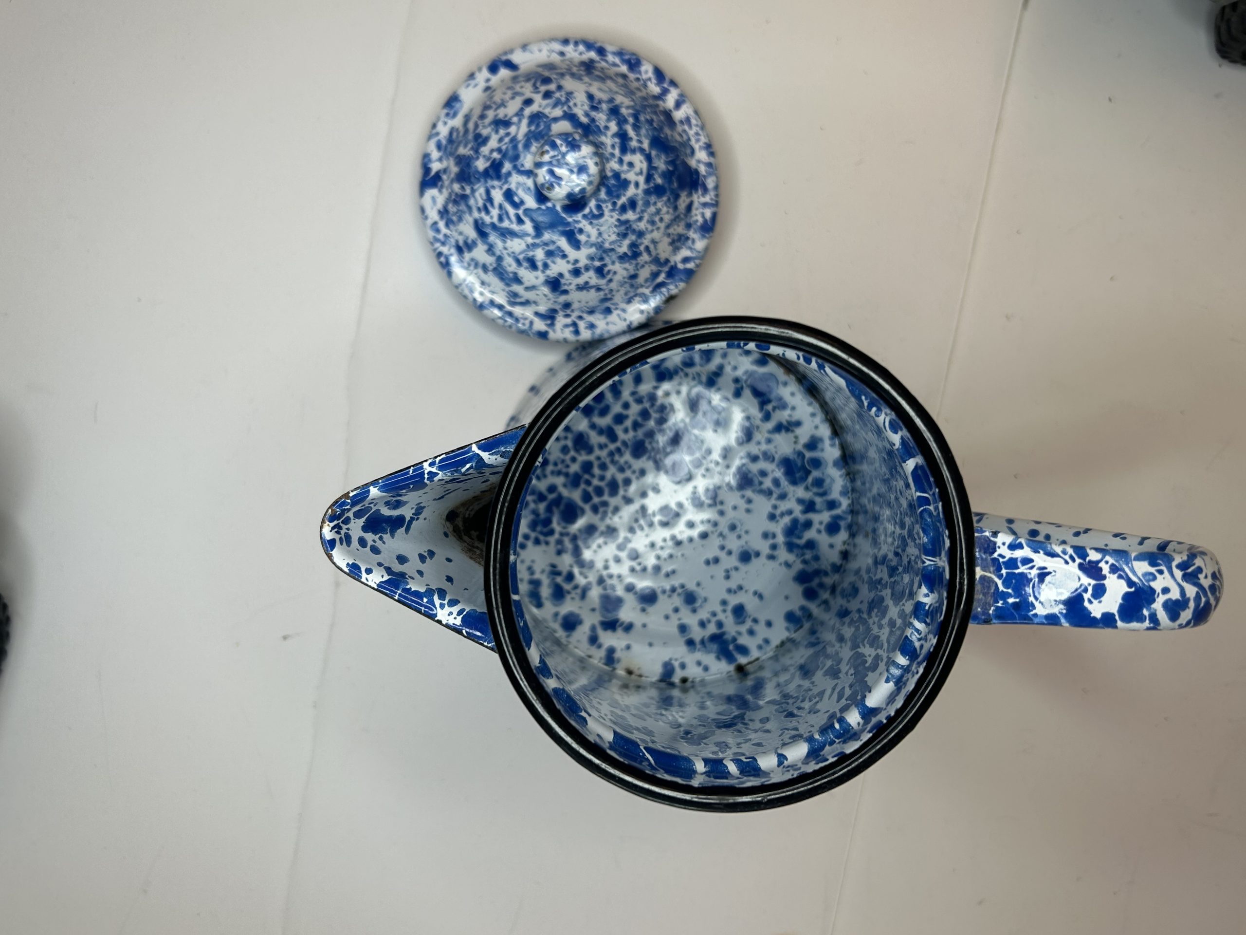 Vintage-blue-white-Enamelware-farmhouse - Image 3